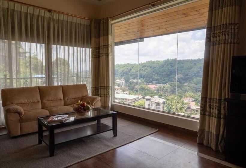 호텔 Kings Ridge Kandy