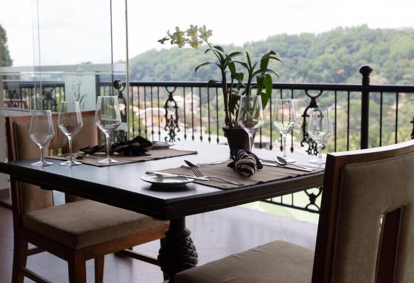 호텔 Kings Ridge Kandy