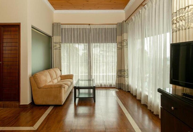 호텔 Kings Ridge Kandy