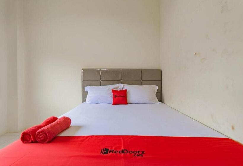 هتل Reddoorz Near Arka Sepinggan Airport Balikpapan