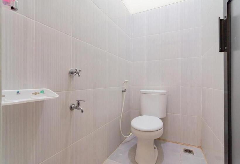 هتل Reddoorz Near Arka Sepinggan Airport Balikpapan