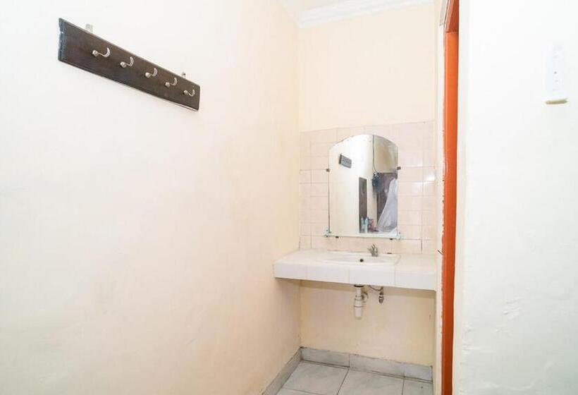 Отель Reddoorz Near Kampus 3 Uty Yogyakarta