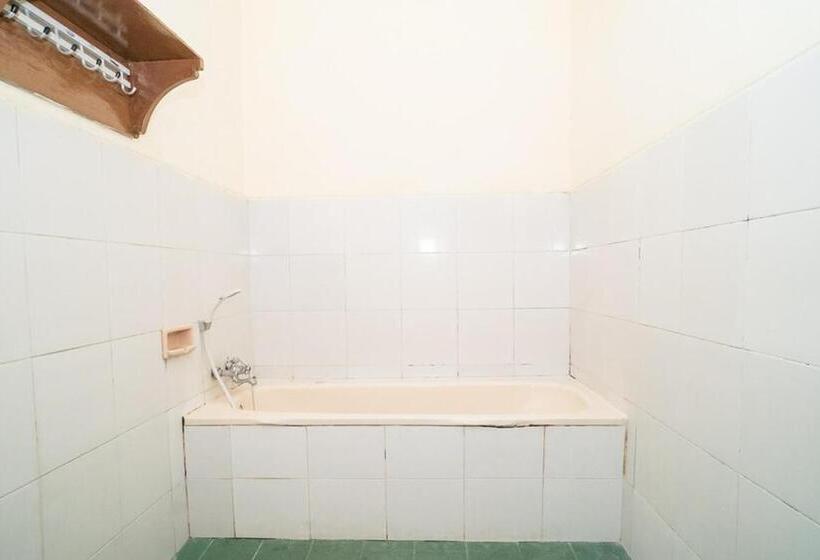 Отель Reddoorz Near Kampus 3 Uty Yogyakarta