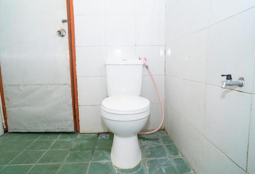 Отель Reddoorz Near Kampus 3 Uty Yogyakarta