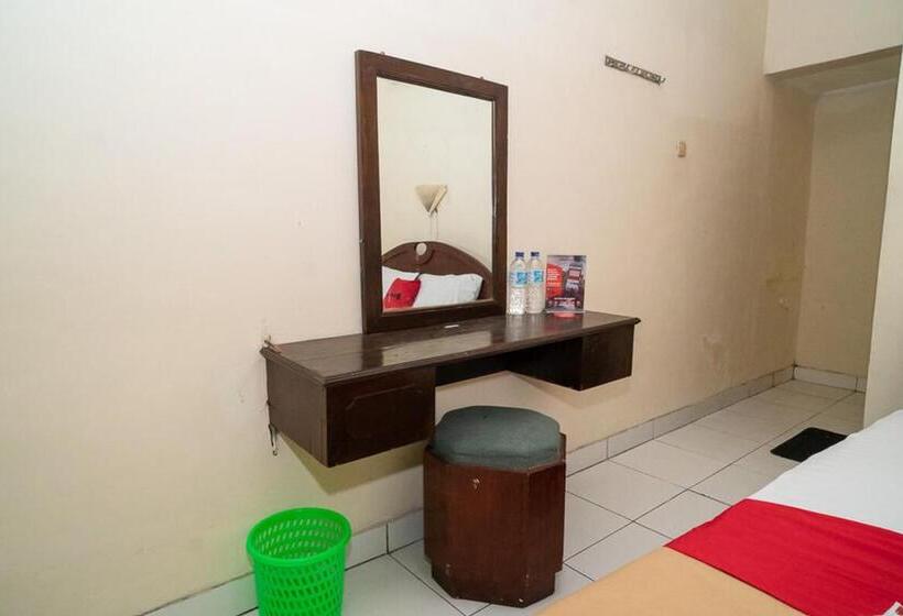 Отель Reddoorz Near Kampus 3 Uty Yogyakarta