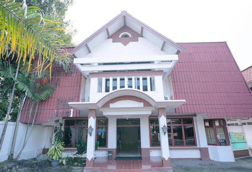 Отель Reddoorz Near Kampus 3 Uty Yogyakarta