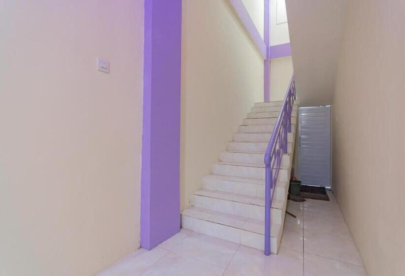 Отель Reddoorz Near Trans Studio Bandung 3