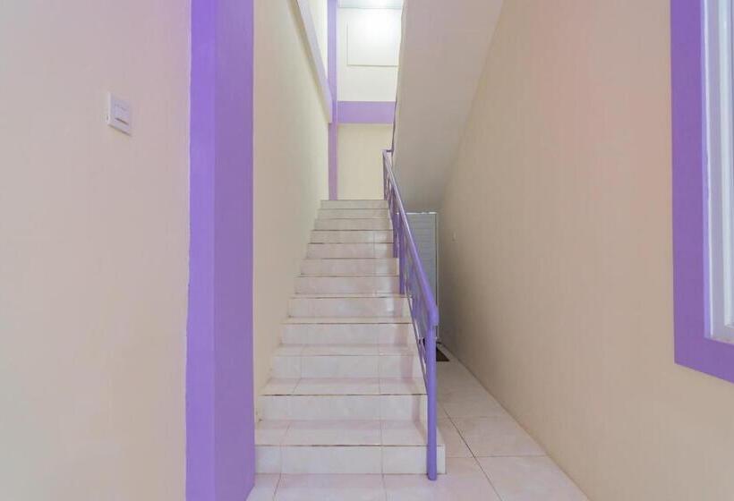 Отель Reddoorz Near Trans Studio Bandung 3