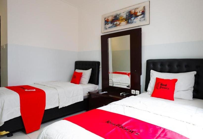 ホテル Reddoorz Near Wisata Kota Lama Semarang