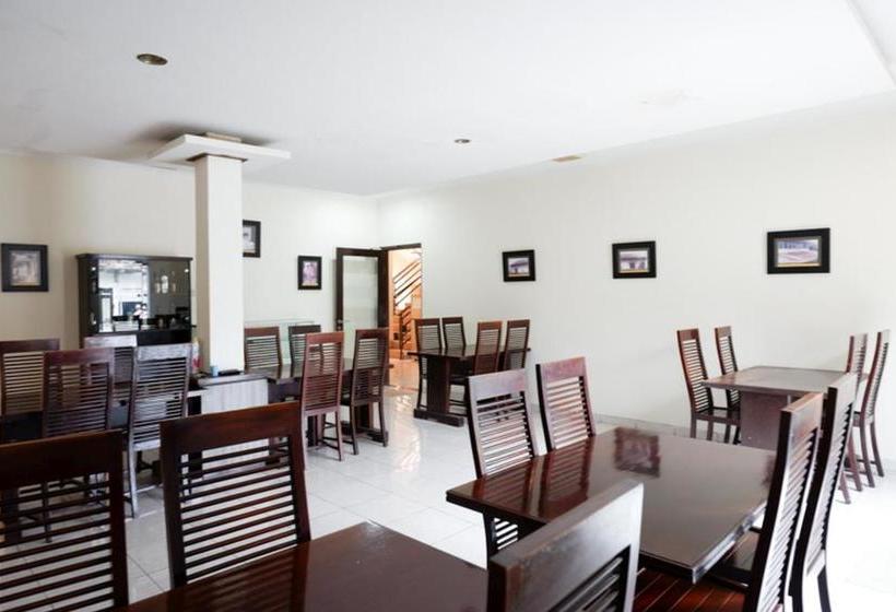 ホテル Reddoorz Near Wisata Kota Lama Semarang