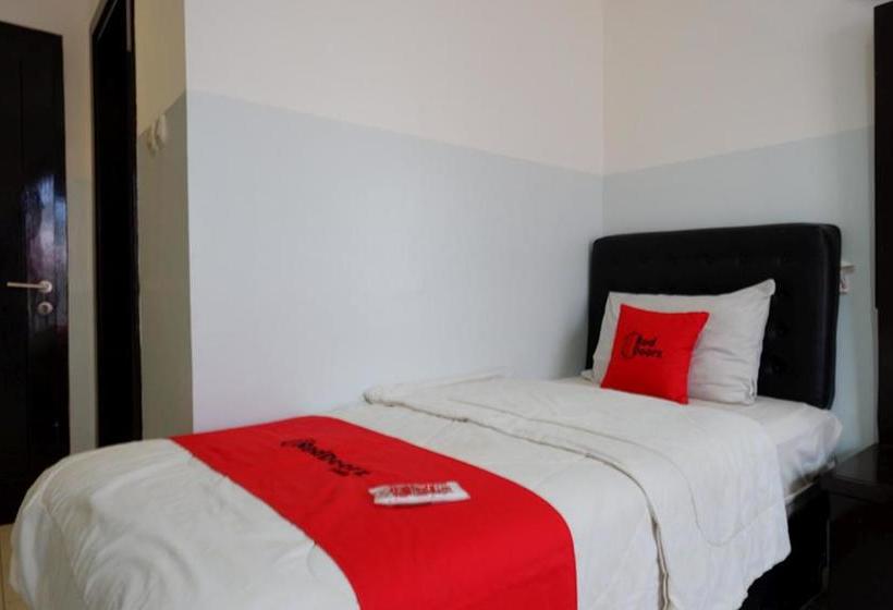 ホテル Reddoorz Near Wisata Kota Lama Semarang