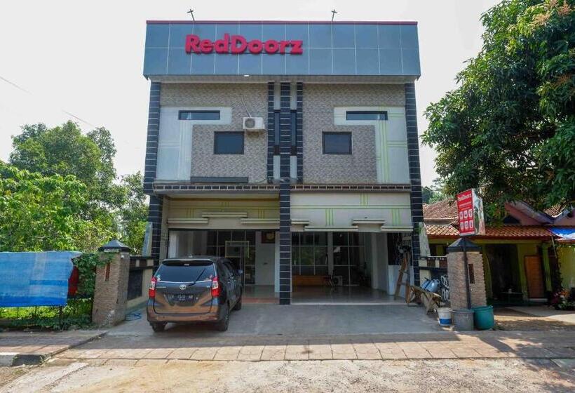 酒店 Reddoorz Syariah Near Alun Alun Kajen