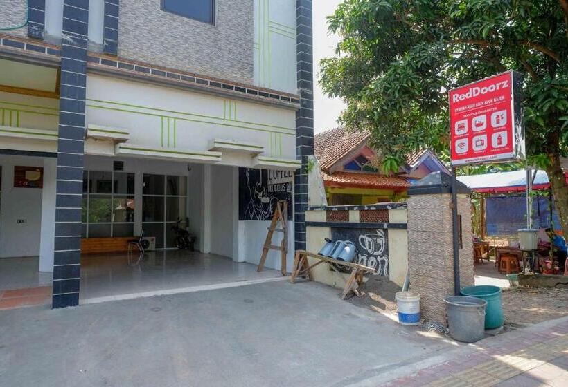 酒店 Reddoorz Syariah Near Alun Alun Kajen