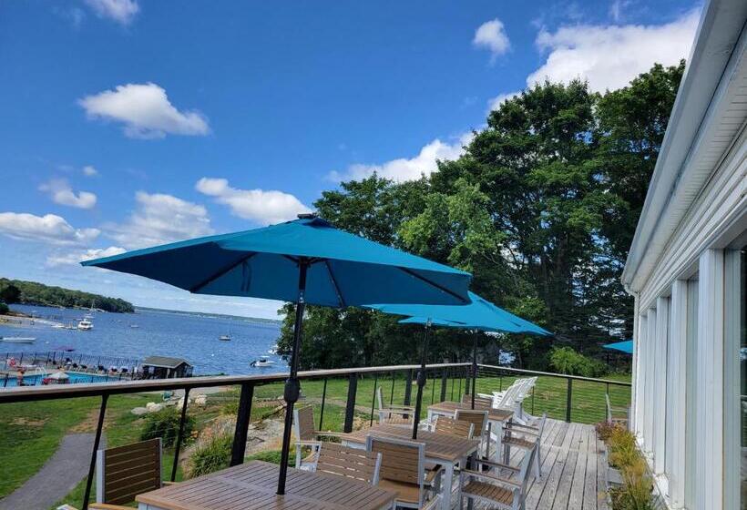 فندق Smuggler's Cove Inn