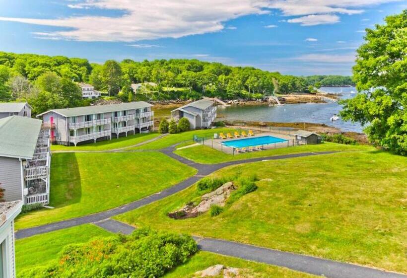 فندق Smuggler's Cove Inn