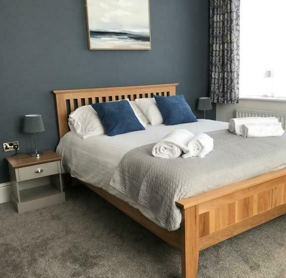 בית מלון כפרי The Queens Head