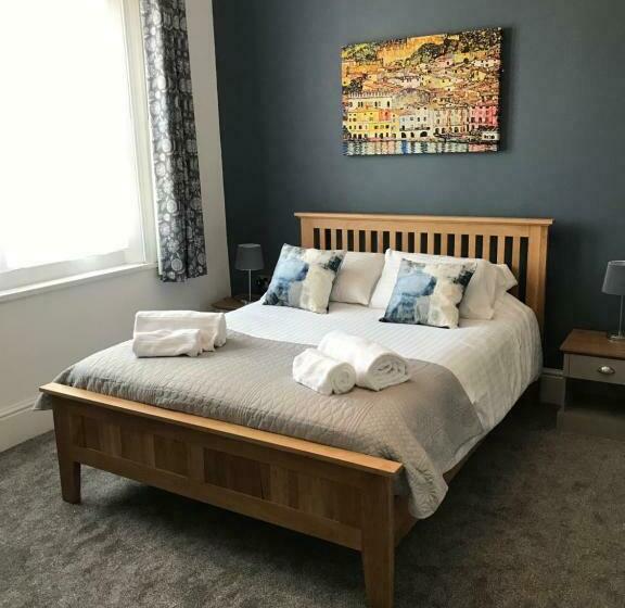 בית מלון כפרי The Queens Head