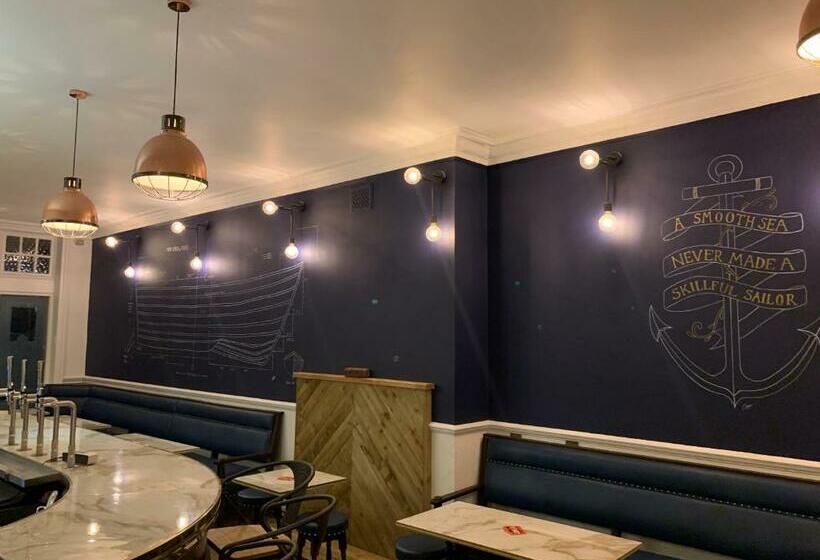 בית מלון כפרי The Queens Head