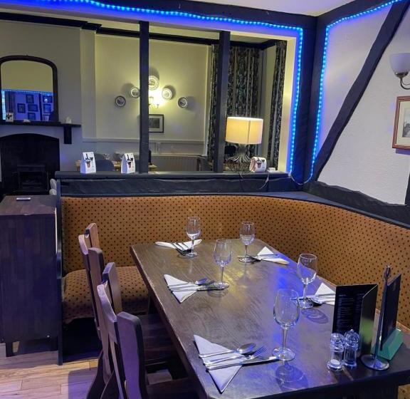 בית מלון כפרי The Stokesay Inn & B&b