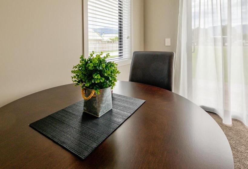 مُتل Annies On Milford