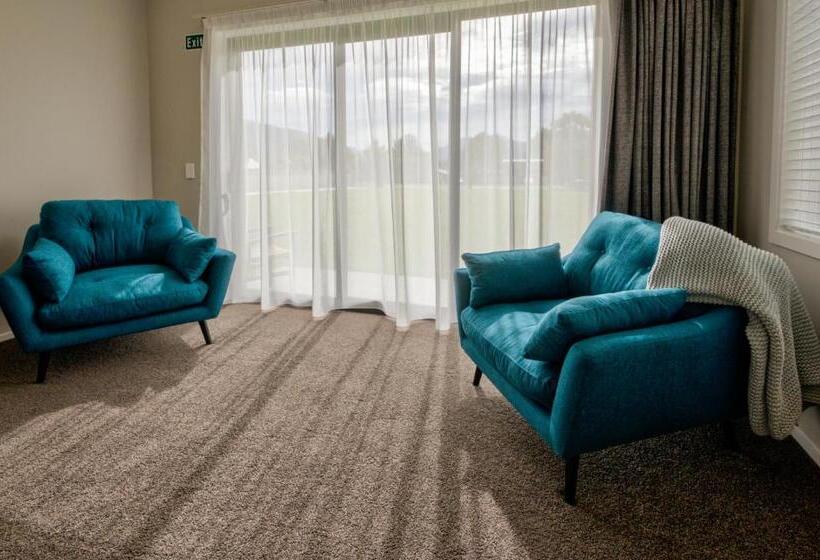 مُتل Annies On Milford