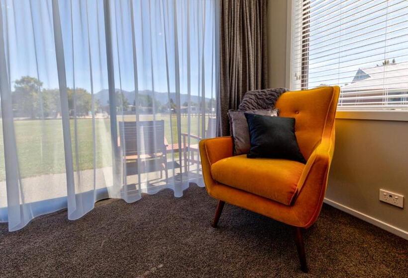 مُتل Annies On Milford