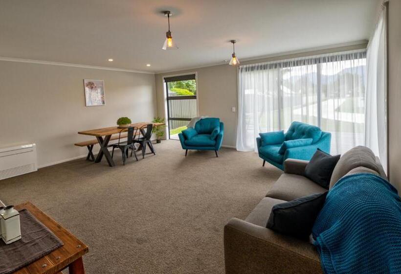 مُتل Annies On Milford