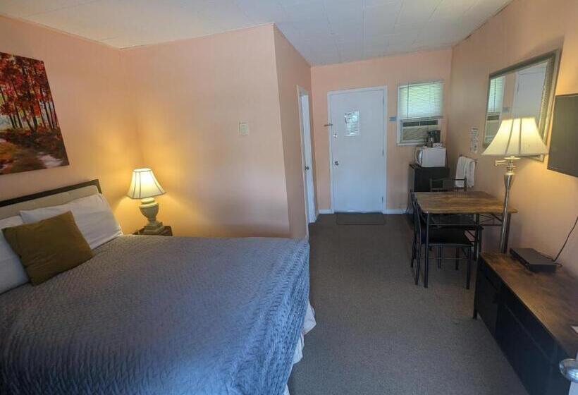 فندق على الطريق Pinewood Inn