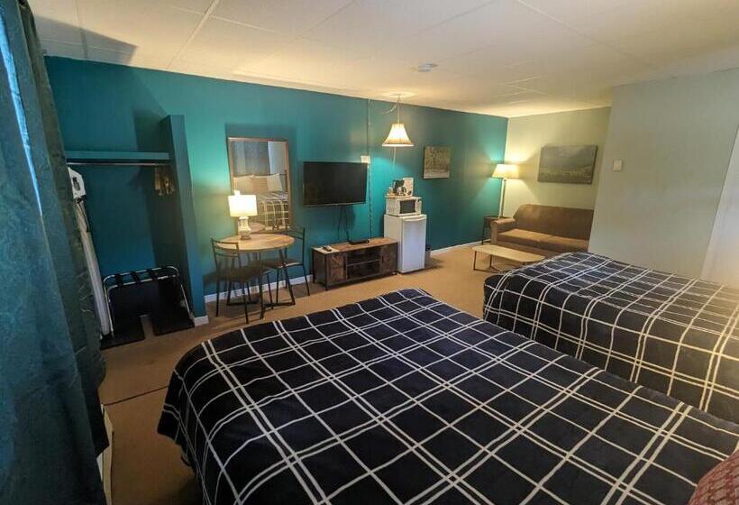 فندق على الطريق Pinewood Inn