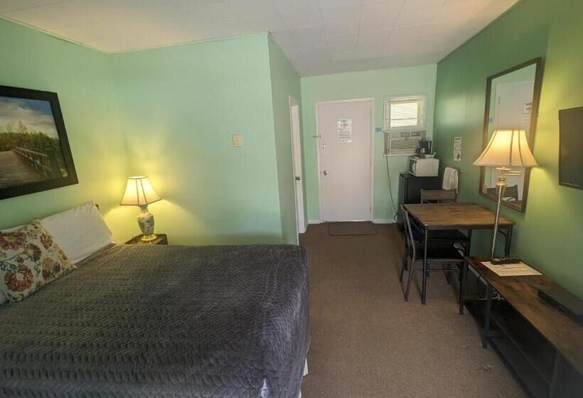 فندق على الطريق Pinewood Inn