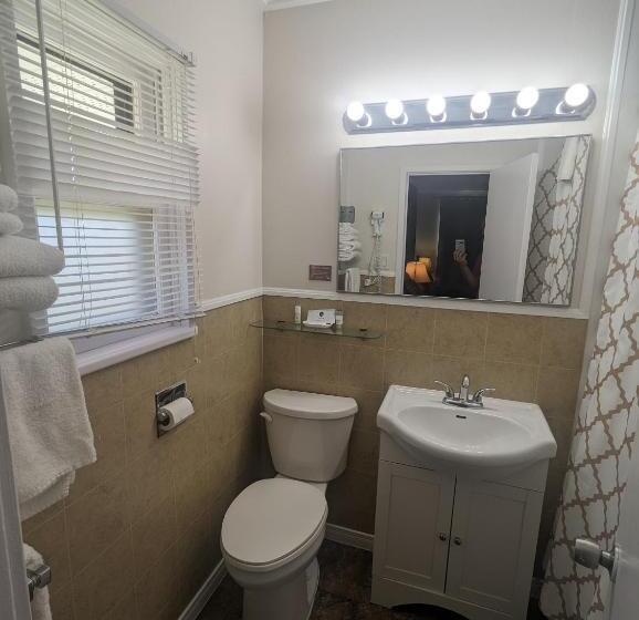 فندق على الطريق Pinewood Inn