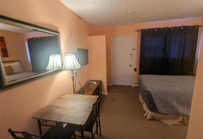 فندق على الطريق Pinewood Inn