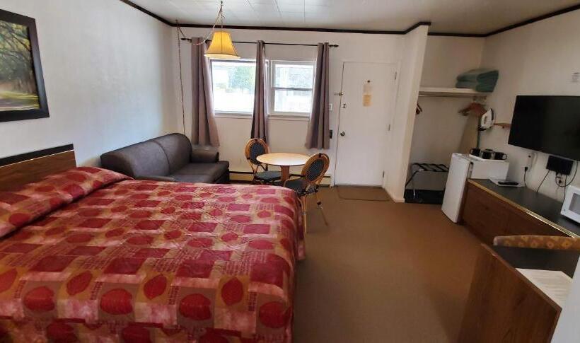 فندق على الطريق Pinewood Inn