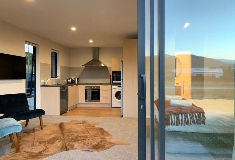 پانسیون Hillside Studio