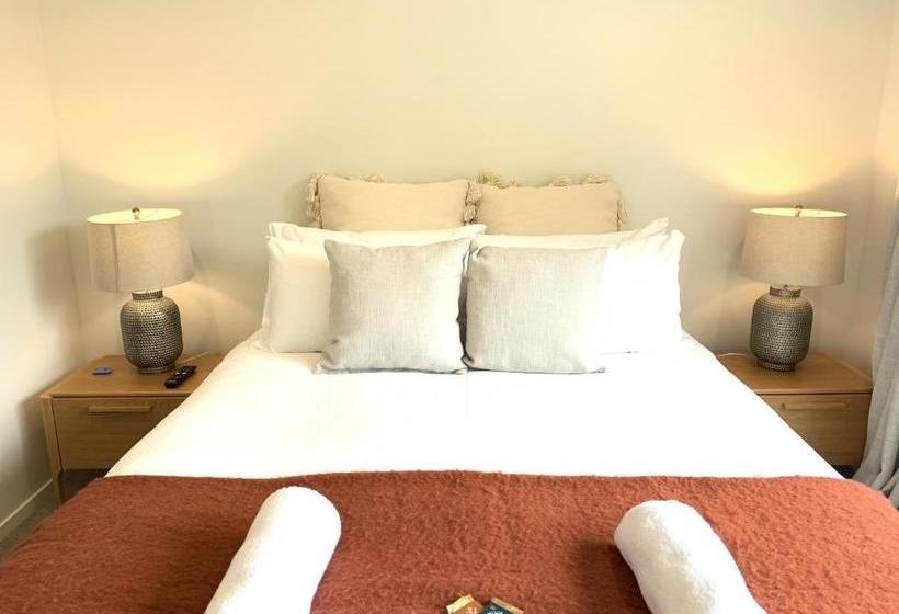 پانسیون Hillside Studio