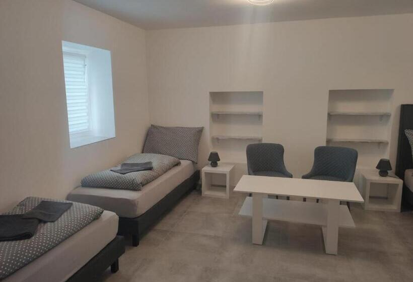 ペンション MUSIC PENZION v Lipně