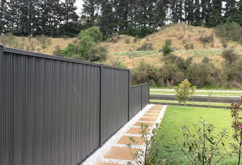 پانسیون Hillside Studio