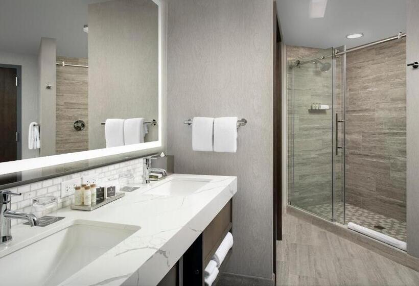 Silver Cloud Hotel Tacoma At Point Ruston Waterfront