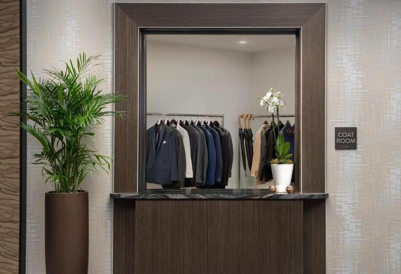 Silver Cloud Hotel Tacoma At Point Ruston Waterfront