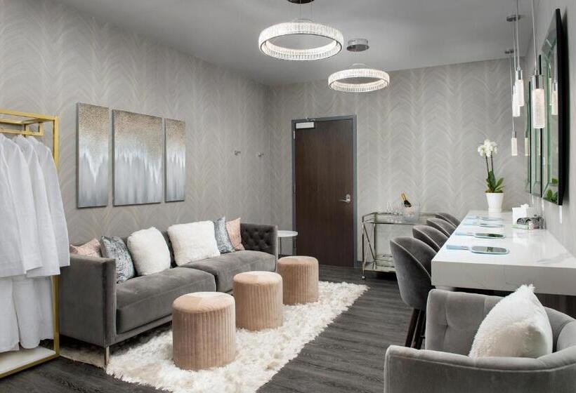 Silver Cloud Hotel Tacoma At Point Ruston Waterfront