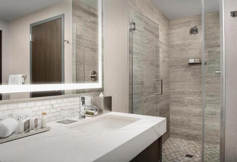 Silver Cloud Hotel Tacoma At Point Ruston Waterfront