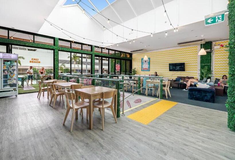Tequila Sunrise Hostel Surfers Paradise