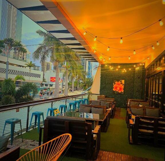 Tequila Sunrise Hostel Surfers Paradise