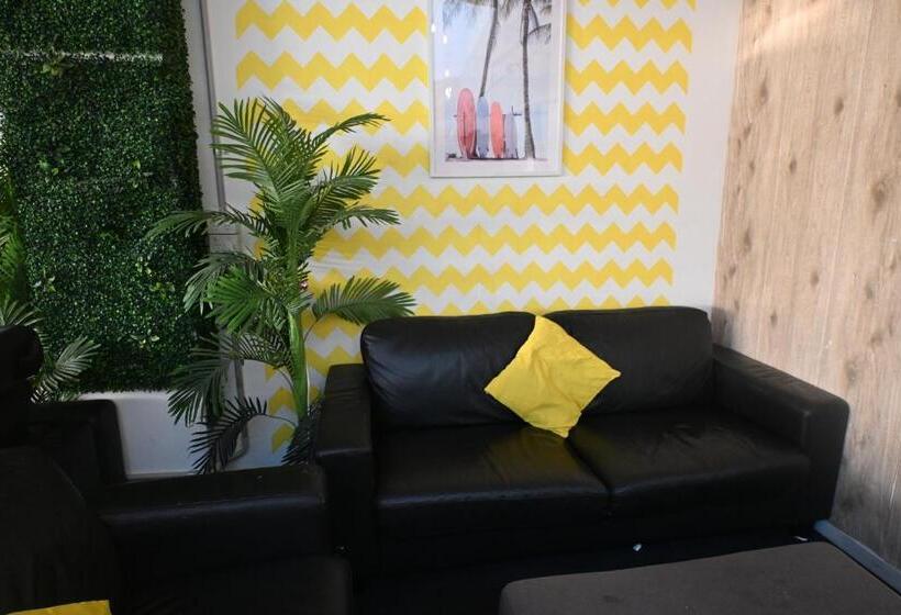 Tequila Sunrise Hostel Surfers Paradise