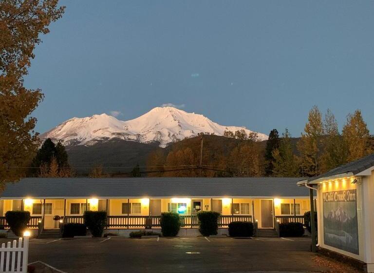 Общежитие Cold Creek Inn