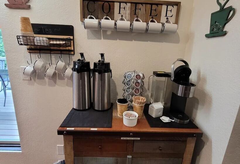 مبيت وإفطار Misty Valley Inn