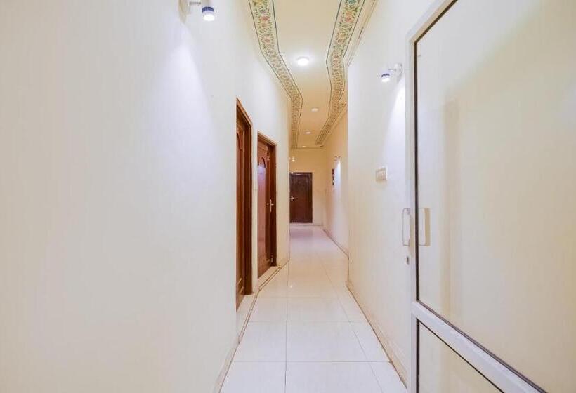 Collection O Hotel Rajwada Palace