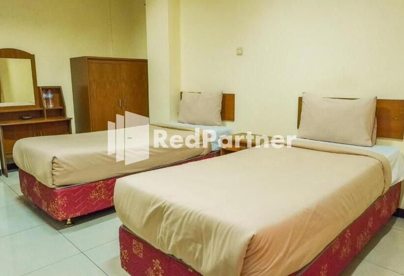 Grand Kembar Hotel Mitra Reddoorz