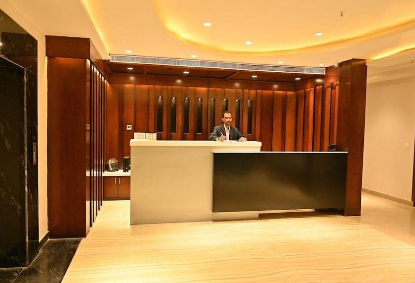 酒店 Aakriti Clarks Inn Express