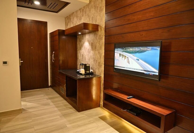 酒店 Aakriti Clarks Inn Express